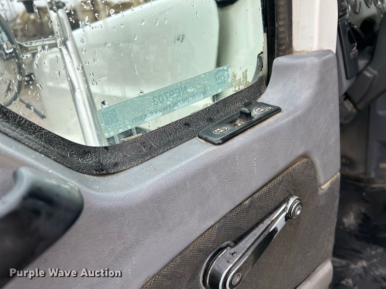 image for item NE9703 2012 Mack CHU613 semi truck