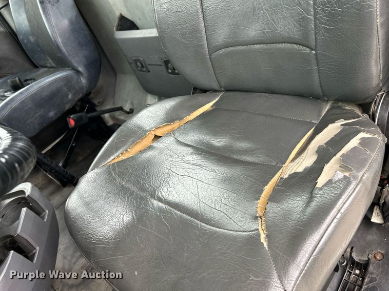 image for item NE9703 2012 Mack CHU613 semi truck