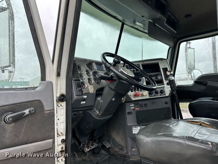 image for item NE9703 2012 Mack CHU613 semi truck