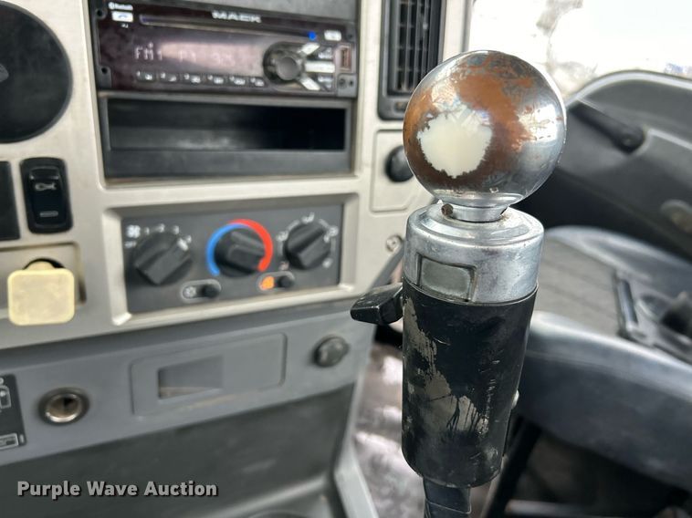 image for item NE9703 2012 Mack CHU613 semi truck