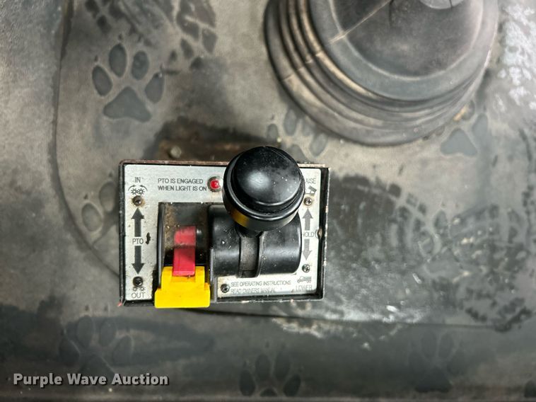 image for item NE9703 2012 Mack CHU613 semi truck