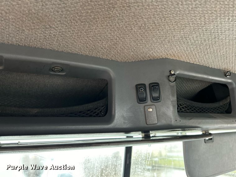 image for item NE9703 2012 Mack CHU613 semi truck