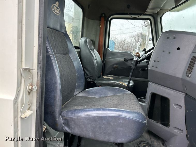 image for item NE9703 2012 Mack CHU613 semi truck