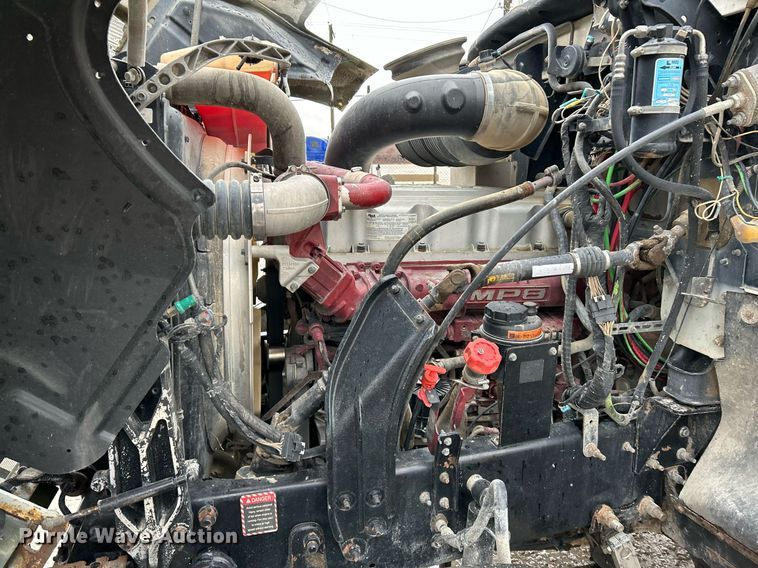 image for item NE9703 2012 Mack CHU613 semi truck