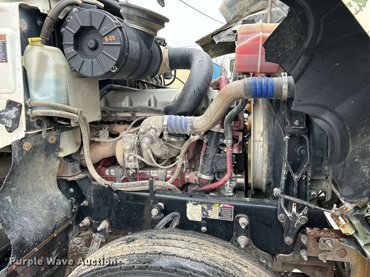 image for item NE9703 2012 Mack CHU613 semi truck