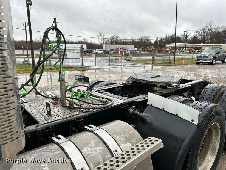 image for item NE9703 2012 Mack CHU613 semi truck