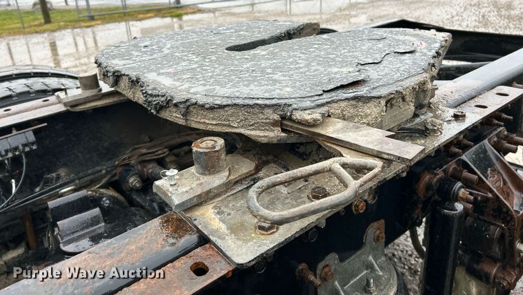 image for item NE9703 2012 Mack CHU613 semi truck