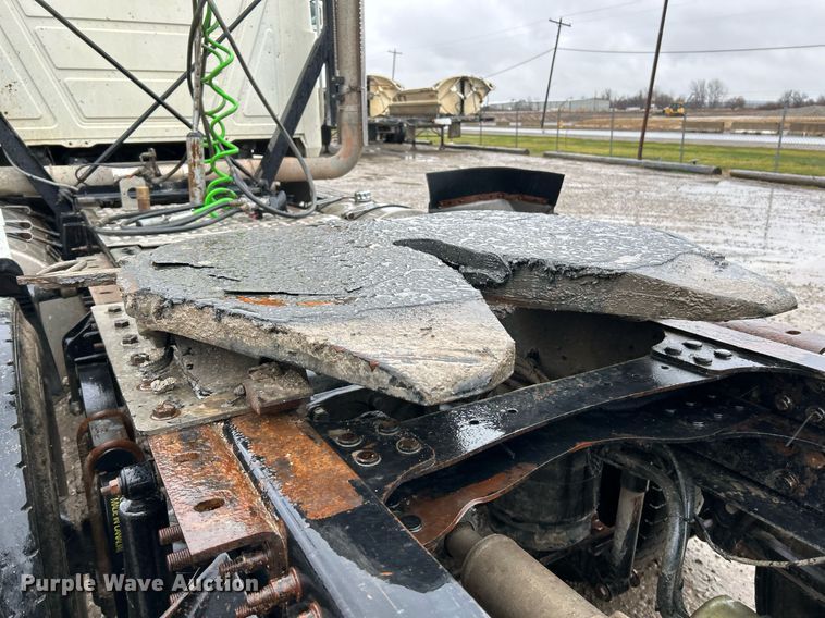 image for item NE9703 2012 Mack CHU613 semi truck