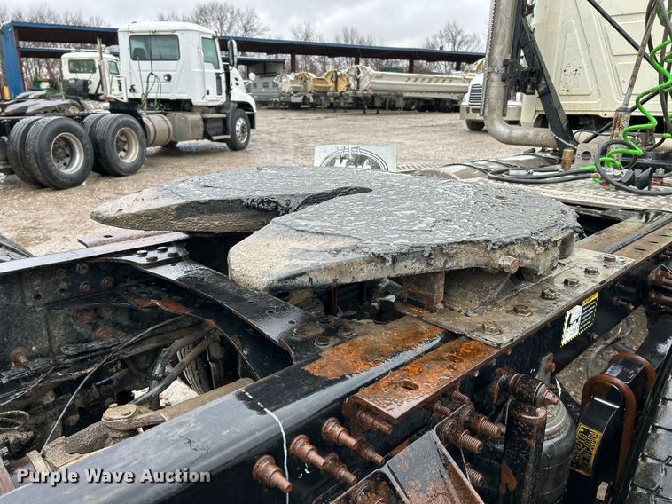 image for item NE9703 2012 Mack CHU613 semi truck