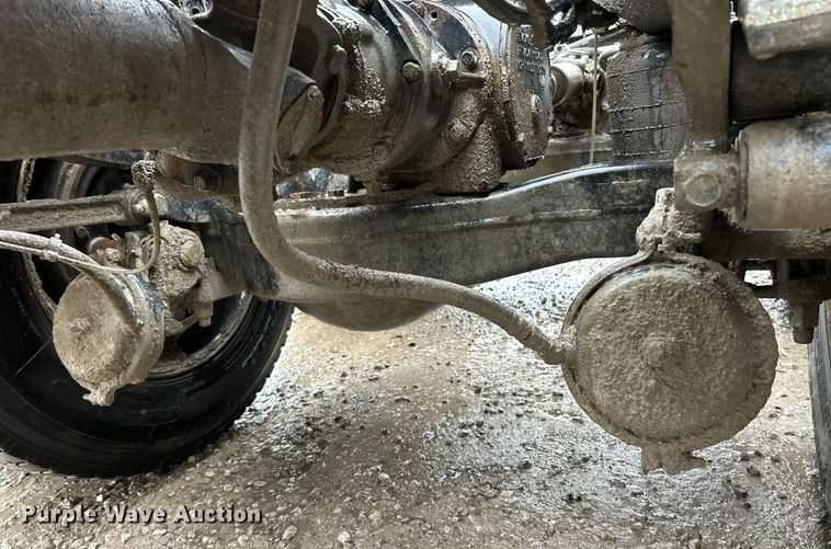 image for item NE9703 2012 Mack CHU613 semi truck