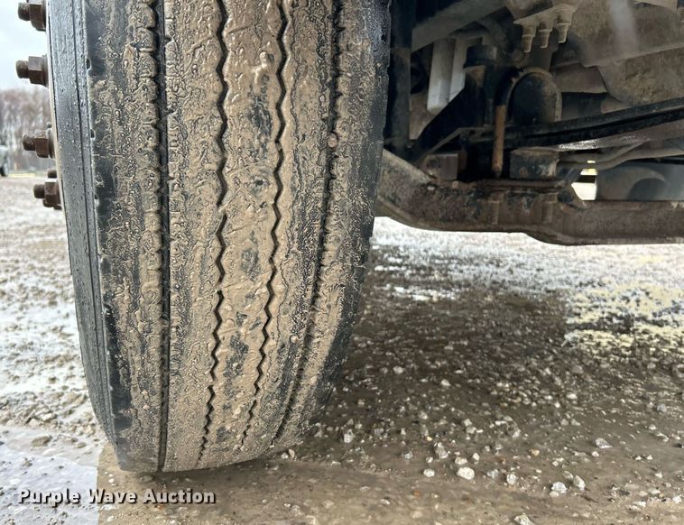 image for item NE9703 2012 Mack CHU613 semi truck