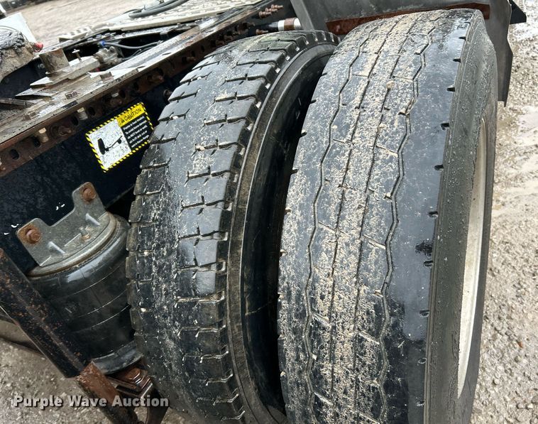 image for item NE9703 2012 Mack CHU613 semi truck