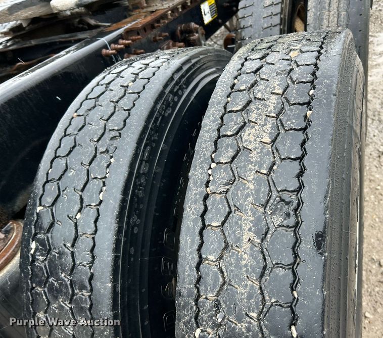 image for item NE9703 2012 Mack CHU613 semi truck