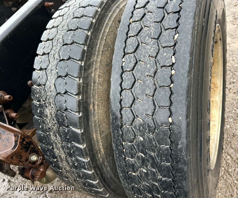 image for item NE9703 2012 Mack CHU613 semi truck