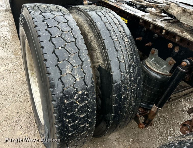 image for item NE9703 2012 Mack CHU613 semi truck