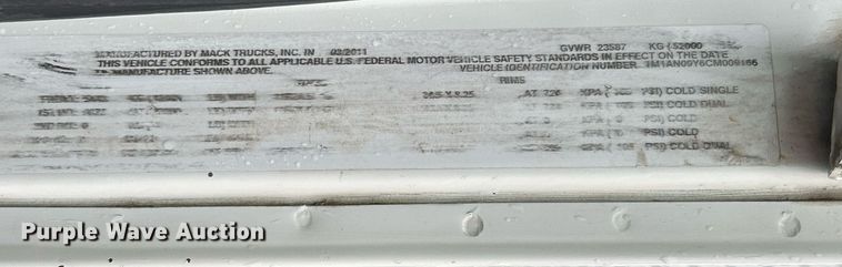 image for item NE9703 2012 Mack CHU613 semi truck