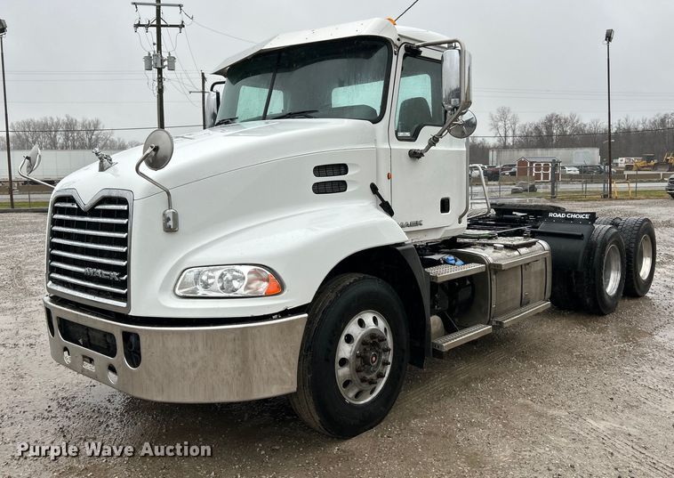 image for item NE9704 2014 Mack CXU613 semi truck