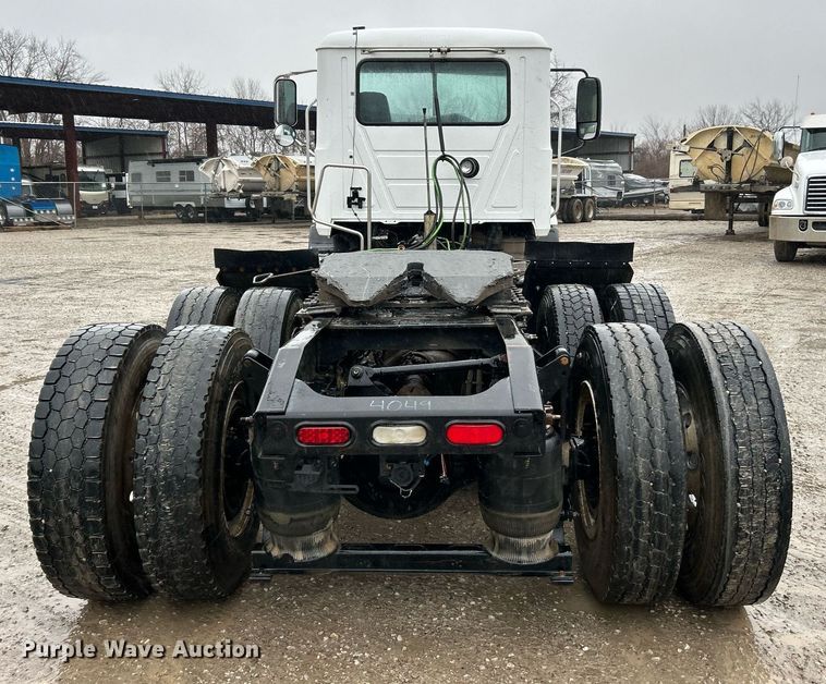 image for item NE9704 2014 Mack CXU613 semi truck