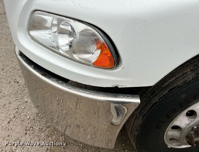 image for item NE9704 2014 Mack CXU613 semi truck