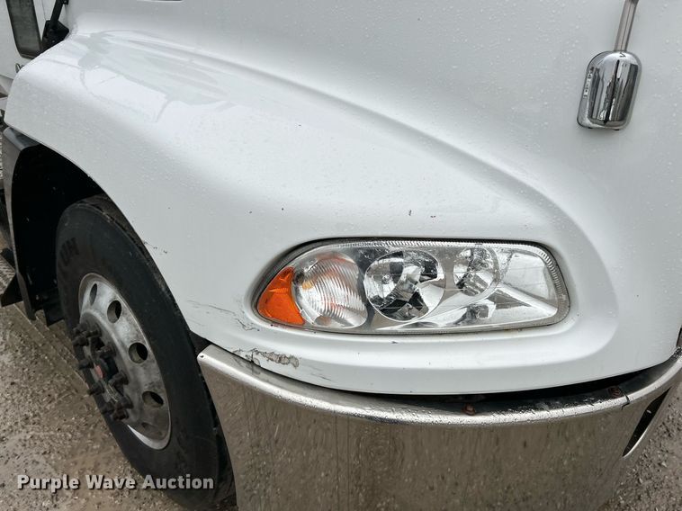 image for item NE9704 2014 Mack CXU613 semi truck