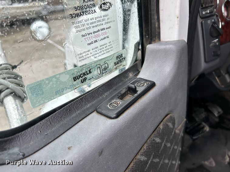 image for item NE9704 2014 Mack CXU613 semi truck