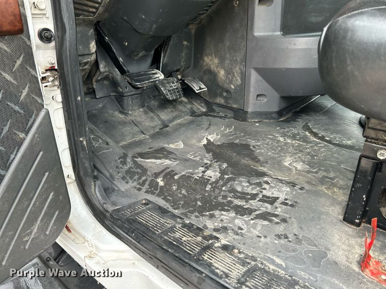 image for item NE9704 2014 Mack CXU613 semi truck