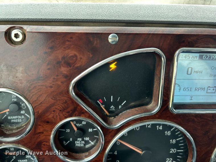 image for item NE9704 2014 Mack CXU613 semi truck