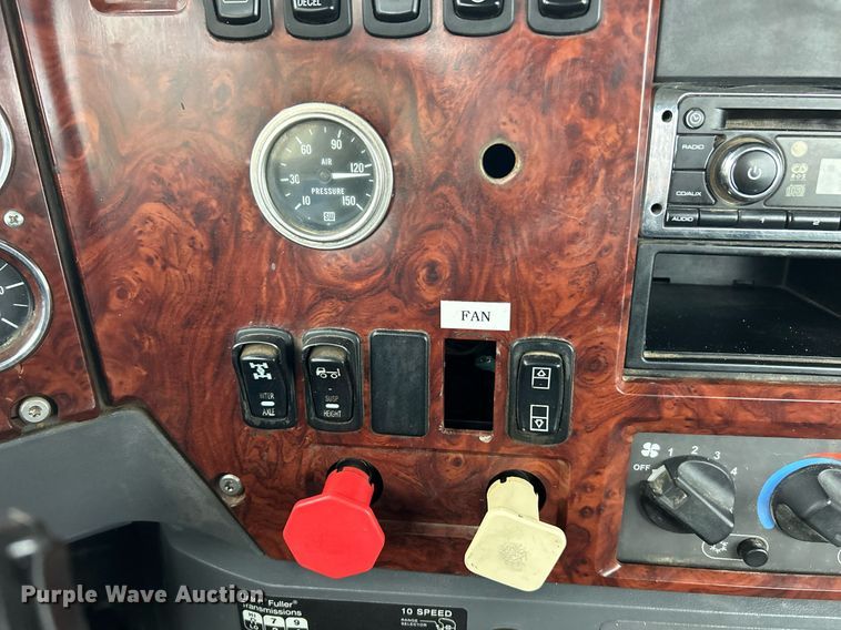 image for item NE9704 2014 Mack CXU613 semi truck