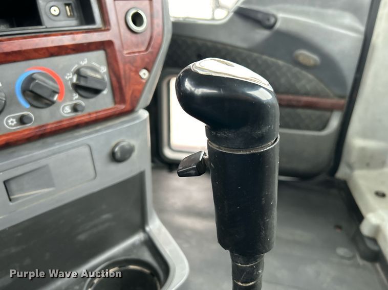 image for item NE9704 2014 Mack CXU613 semi truck