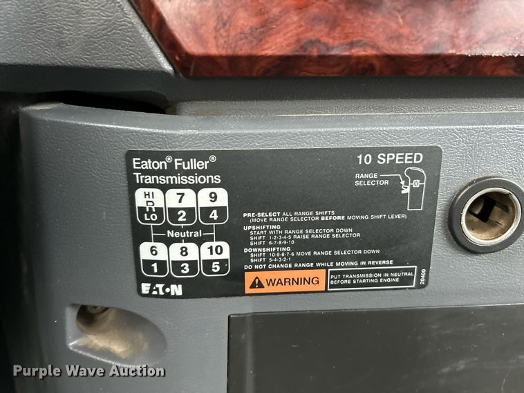 image for item NE9704 2014 Mack CXU613 semi truck