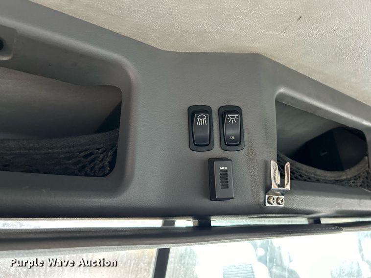 image for item NE9704 2014 Mack CXU613 semi truck