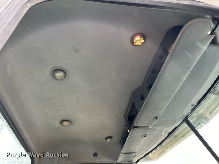 image for item NE9704 2014 Mack CXU613 semi truck