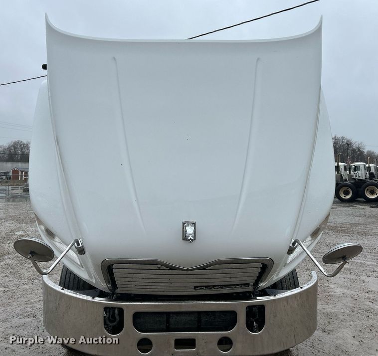 image for item NE9704 2014 Mack CXU613 semi truck