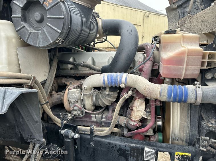 image for item NE9704 2014 Mack CXU613 semi truck