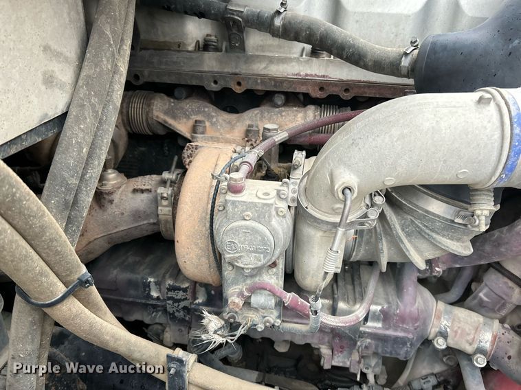 image for item NE9704 2014 Mack CXU613 semi truck