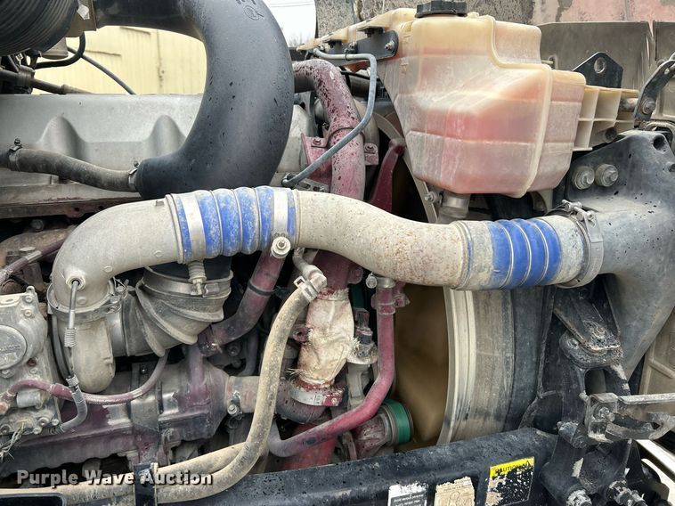 image for item NE9704 2014 Mack CXU613 semi truck