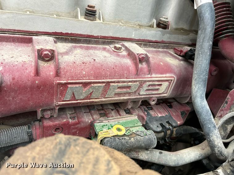 image for item NE9704 2014 Mack CXU613 semi truck