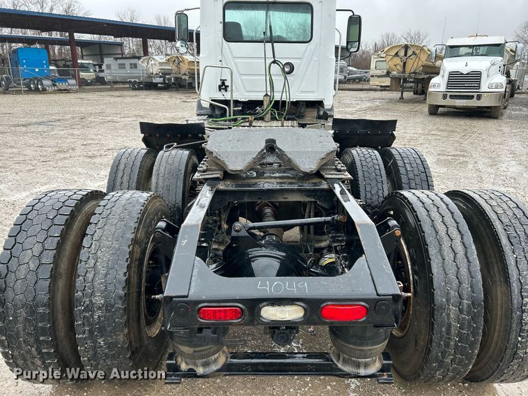 image for item NE9704 2014 Mack CXU613 semi truck