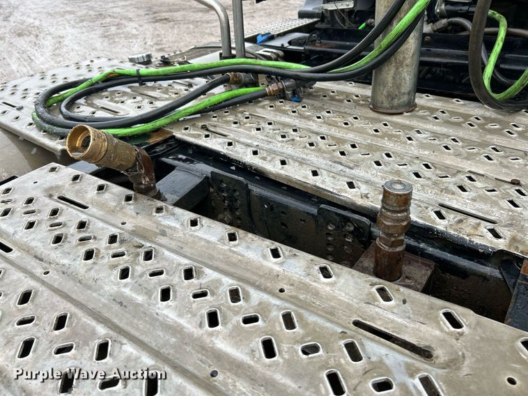 image for item NE9704 2014 Mack CXU613 semi truck