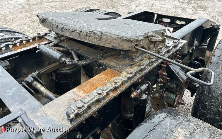 image for item NE9704 2014 Mack CXU613 semi truck