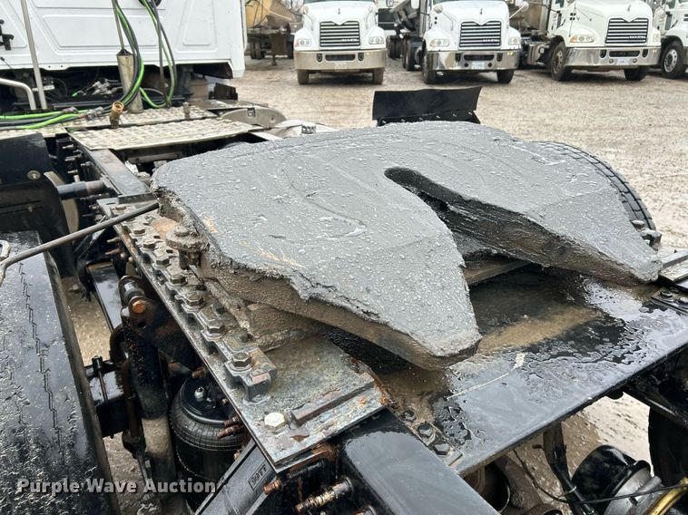 image for item NE9704 2014 Mack CXU613 semi truck