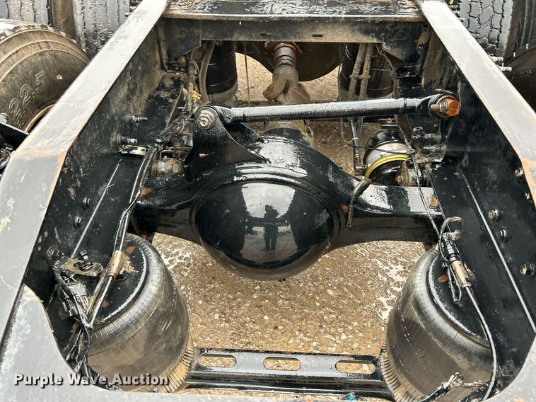 image for item NE9704 2014 Mack CXU613 semi truck