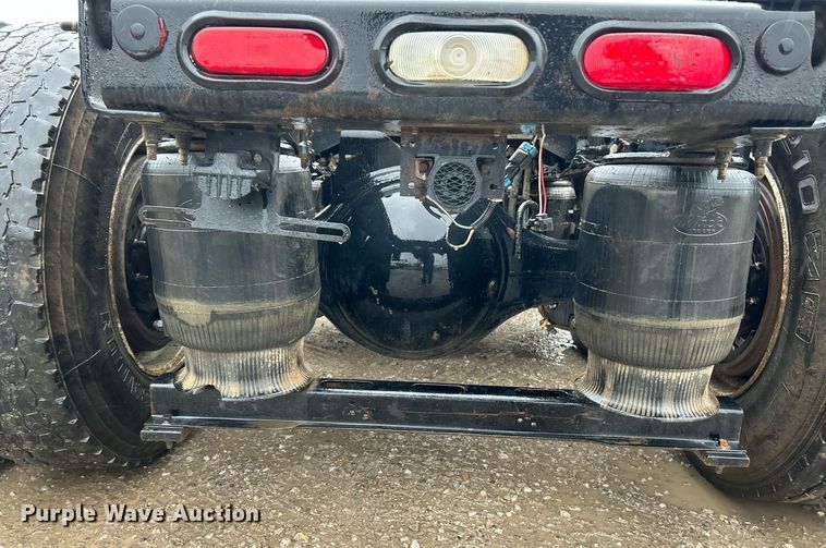 image for item NE9704 2014 Mack CXU613 semi truck