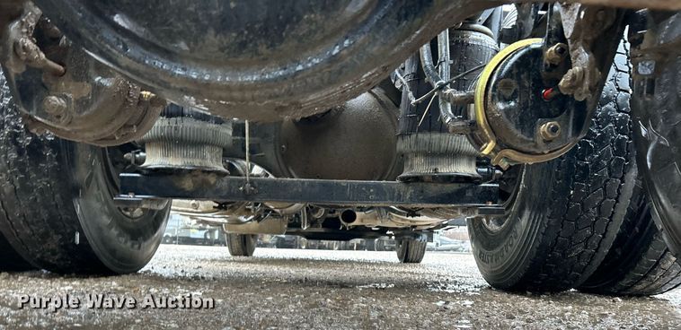 image for item NE9704 2014 Mack CXU613 semi truck