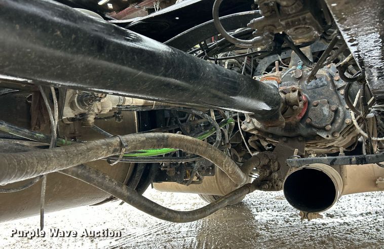 image for item NE9704 2014 Mack CXU613 semi truck