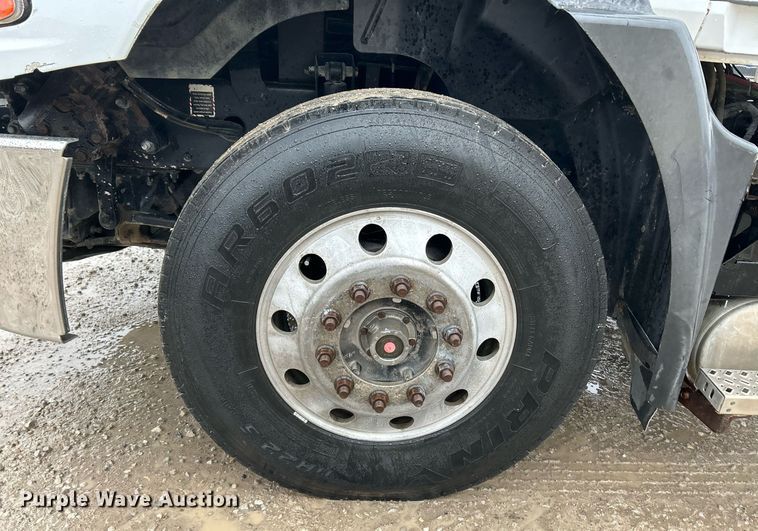 image for item NE9704 2014 Mack CXU613 semi truck