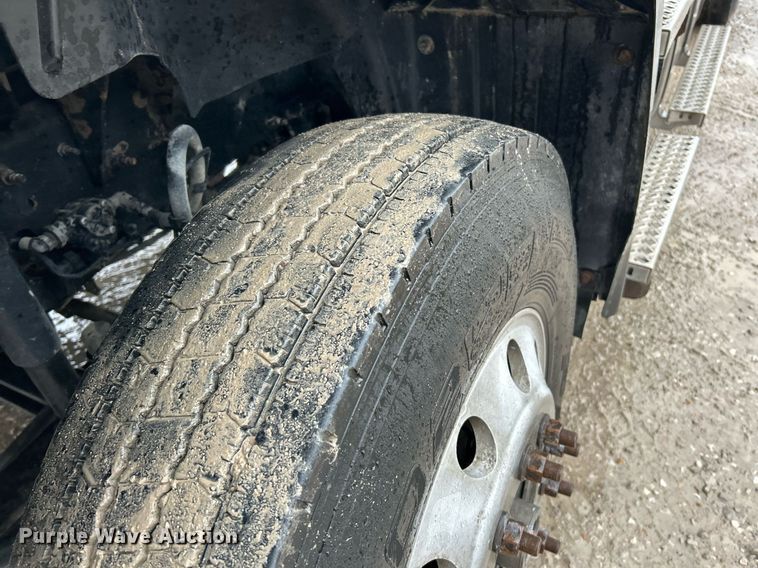 image for item NE9704 2014 Mack CXU613 semi truck