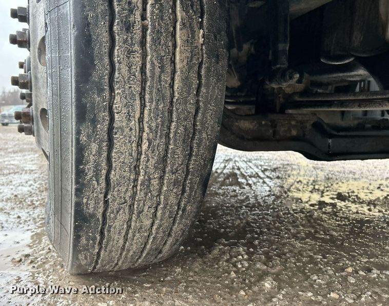 image for item NE9704 2014 Mack CXU613 semi truck