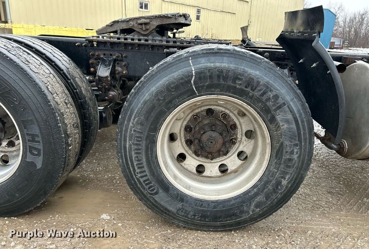 image for item NE9704 2014 Mack CXU613 semi truck