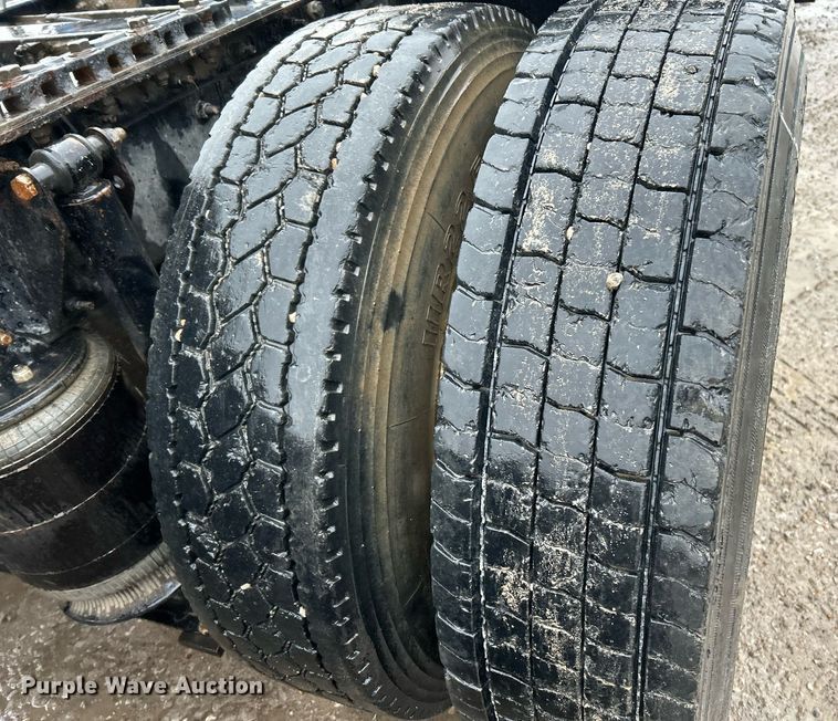 image for item NE9704 2014 Mack CXU613 semi truck